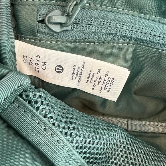 NWT Medium Forest lululemon Quilted Grid Belt Bag 1.5L - Picture 9 of 11